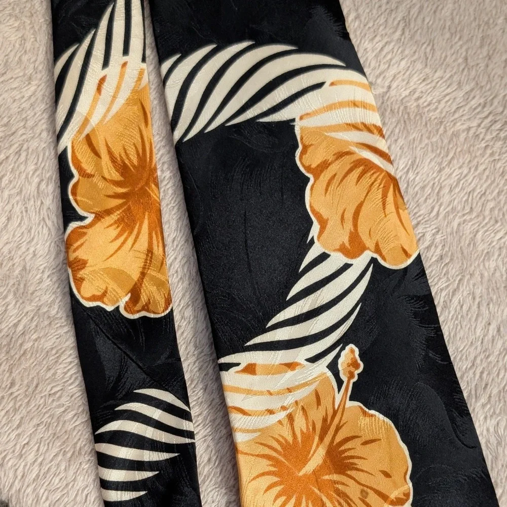 Tommy Bahama Necktie Silk Hibiscus Floral Tropical Black Orange Cream OSFA